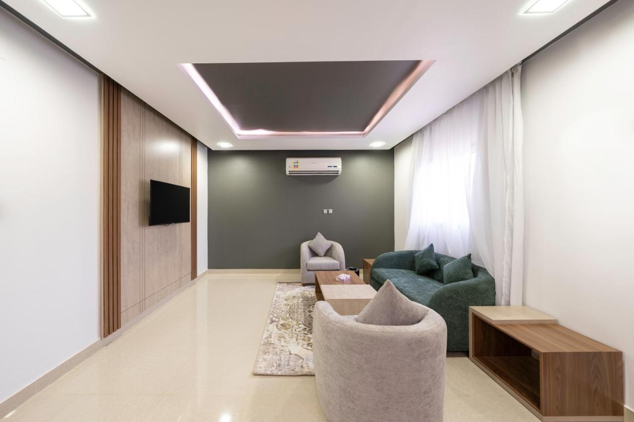 Mirada Gold Jizan - Resort & Private Pools Dış mekan fotoğraf A living room with a suspended ceiling