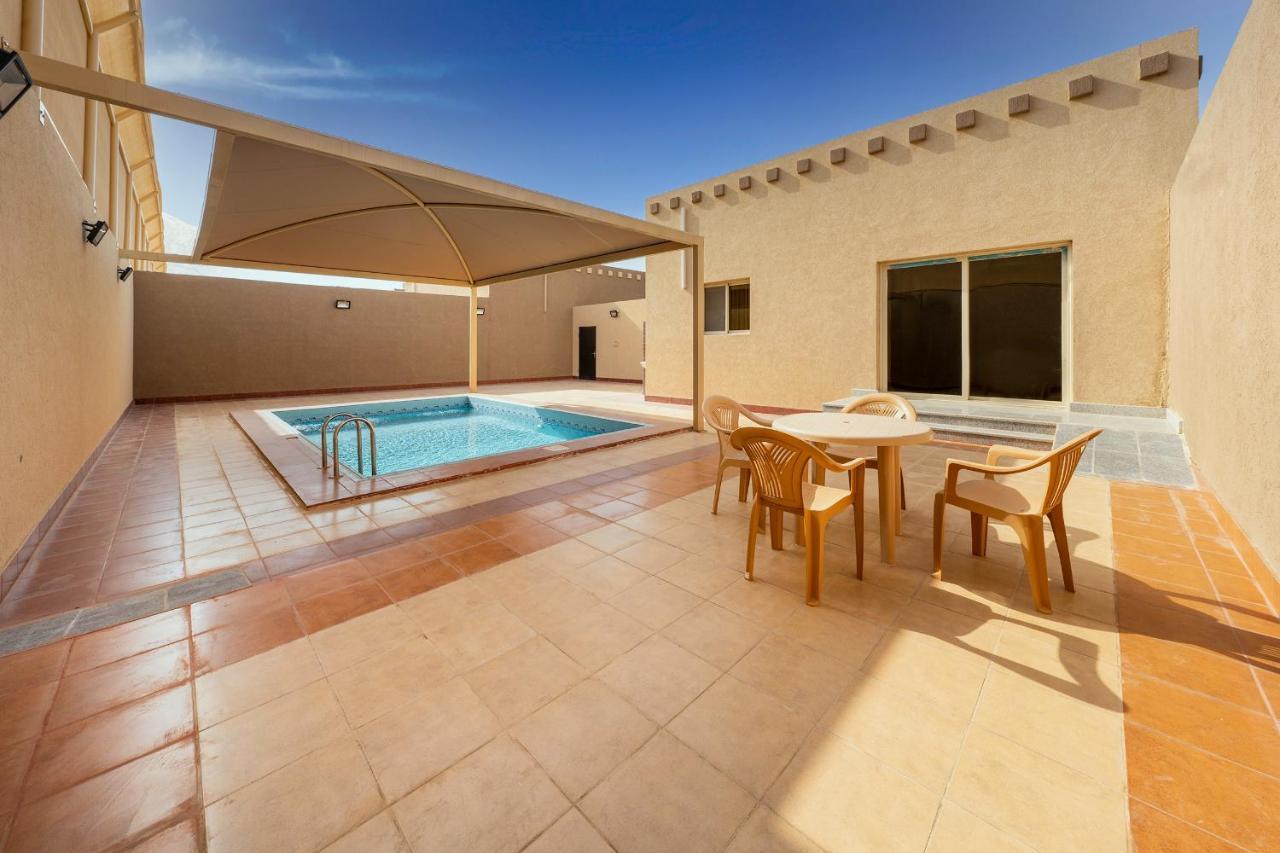Mirada Gold Jizan - Resort & Private Pools Dış mekan fotoğraf A swimming pool in a villa in Al Reef, Abu Dhabi